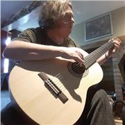 propose des cours enfants et adultes piano et guitare